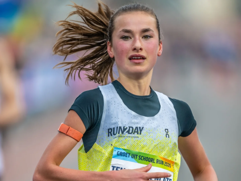 Rosalie ten Bruggencate wint in Schoorl de 10 km vrouwen junioren foto TPJ Verhoeven Photography